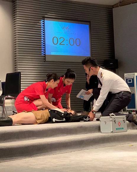 空中的青春風(fēng)采——長三角空乘學(xué)子服務(wù)禮儀大比拼